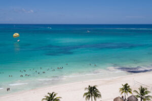 The buzzing beach at Playa del Carmen/Oyster